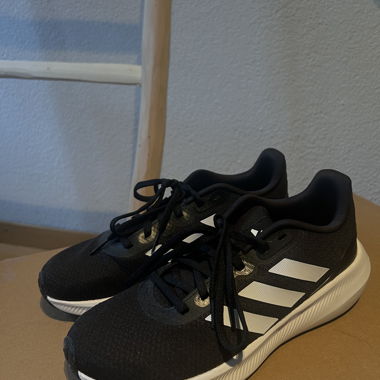 Adidas Indoor-Trainingsschuhe