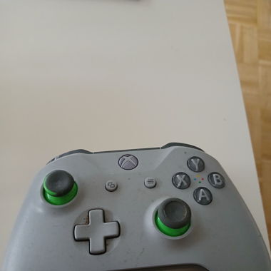 Xbox one avec manette et fifa 23