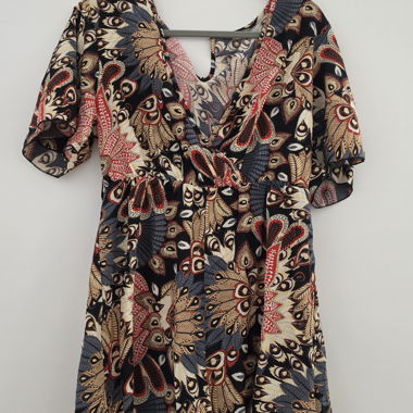 Gemusterter Jumpsuit mit Ärmeln