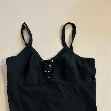 Body mit Schnürdetails