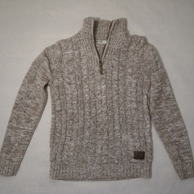 Maglione in maglia a trecce