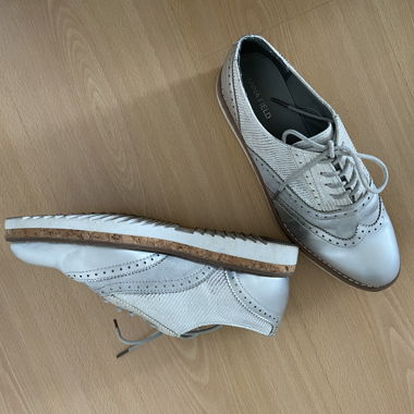 Schnürschuh silbern