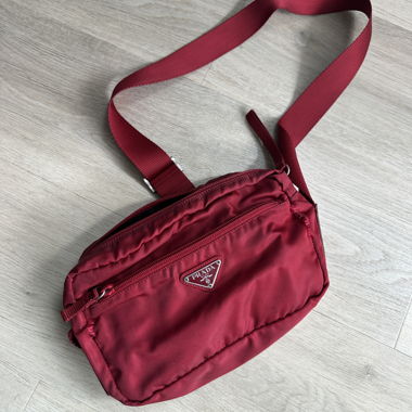 Prada Nylon Umhaengetasche rot