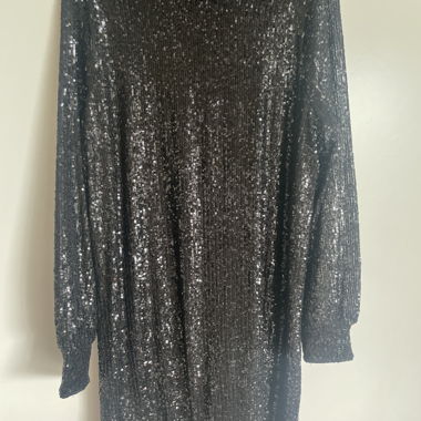 Abito con paillettes nero
