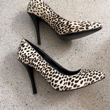 Tacchi alti con stampa leopardo