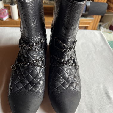 Stivali in pelle Chanel neri taglia 37C