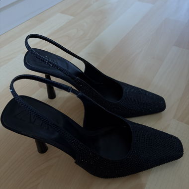 schwarze Glitzer-High-Heels
