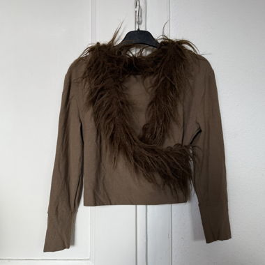 Top corto marrone con pelliccia sintetica