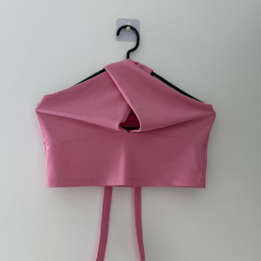 Crop top rosa da annodare dietro il collo