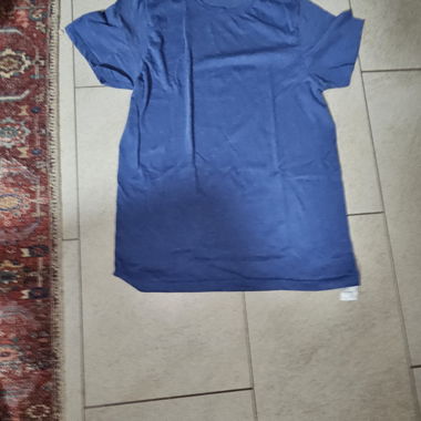 Blaues T-Shirt