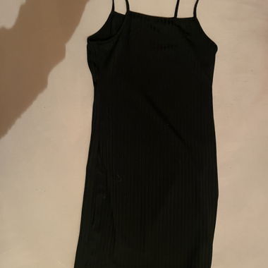 Vestito nero con spalline sottili