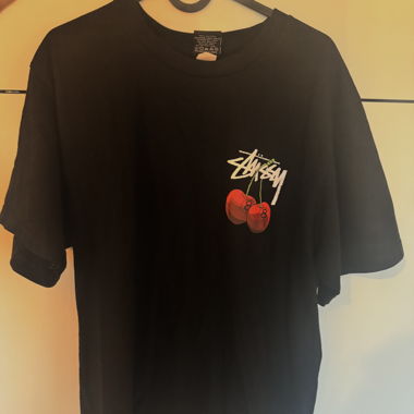 Stüssy T-Shirt mit Kirsch-Motiv 
