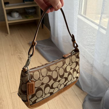 Borsa a tracolla Coach con monogramma