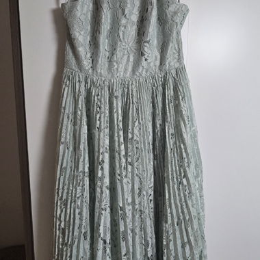 Abito in pizzo grigio chiaro-verde