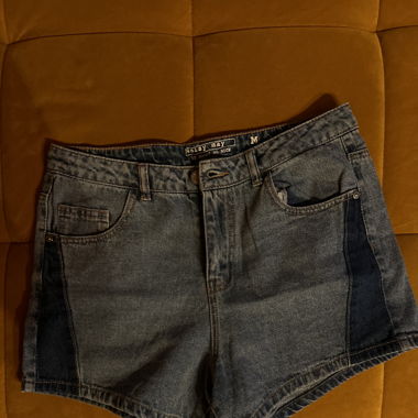 Kurze Jeanshose