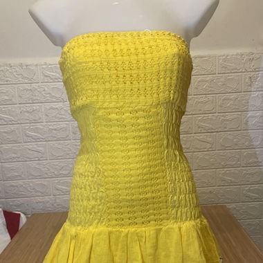 Gelbes Kleid