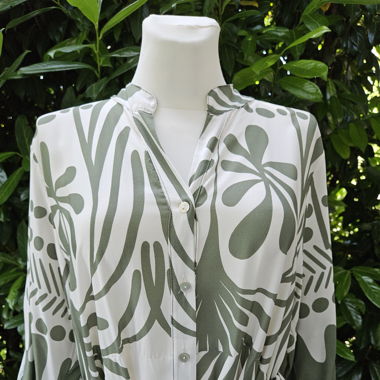 Sehr langes Maxikleid in Creme/Khaki