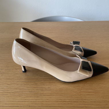 Miu Miu patent leather pumps beige/black size 37