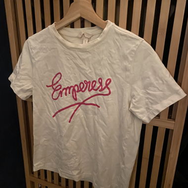 Crèmefarbenes T-Shirt mit Aufdruck – H&M S
