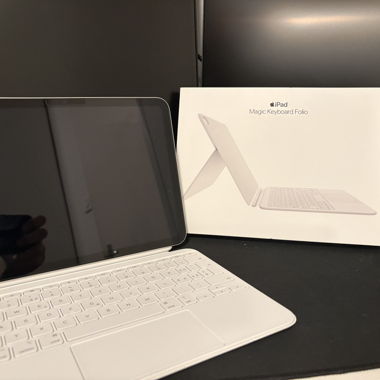 Apple iPad Magic Keyboard Folio