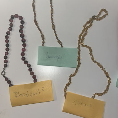 Set de colliers en pierres précieuses