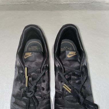 Nike Sneaker