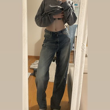 Mid Waist / Baggy Weekday Jeans