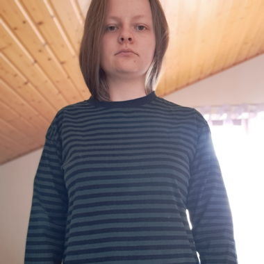 Pull rayé bleu et vert