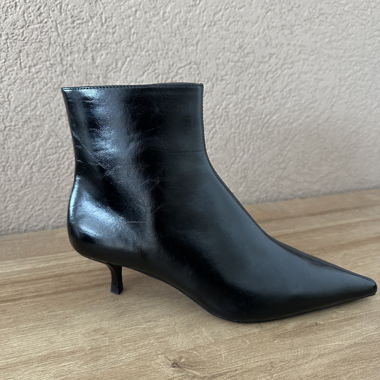 Black ankle boots with heel