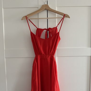 Robe ouverte dans le dos