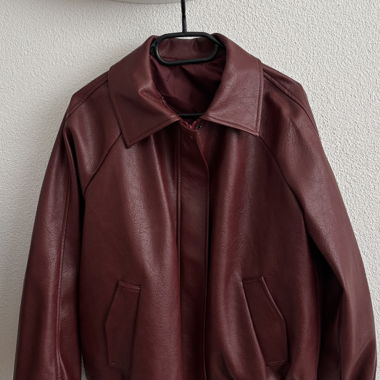 Rote Lederjacke 