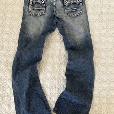Jeans Miss Me à poches zippées effet délavé