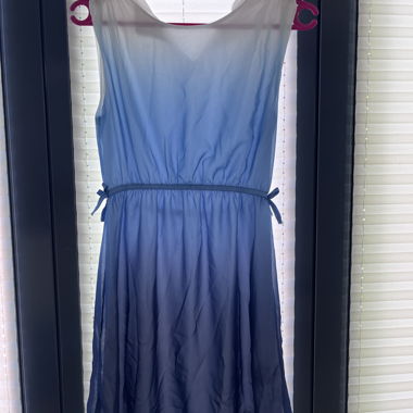 Blaues Chiffon-Kleid