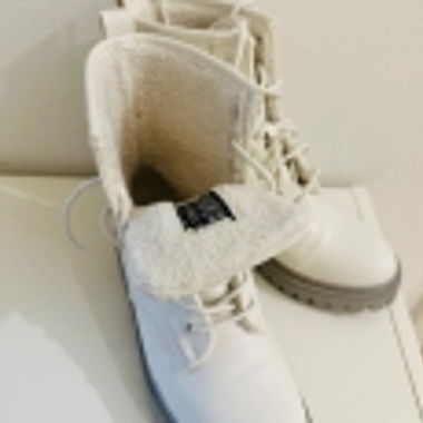 Bottines blanches élégantes et confortables