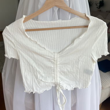 Top corto bianco con ruches