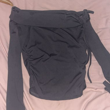 Shoulder free top