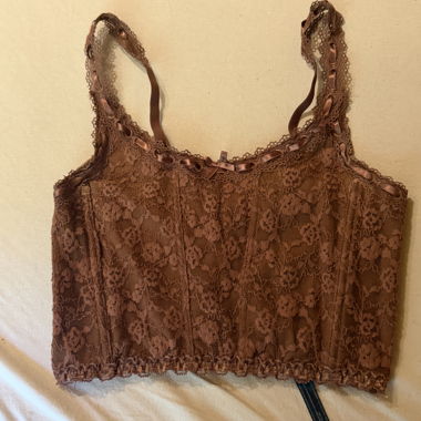Top in pizzo Urban Outfitters