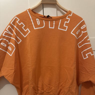 Orangener Pulli
