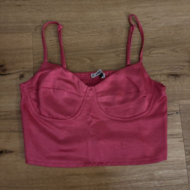 Top rosa con spalline