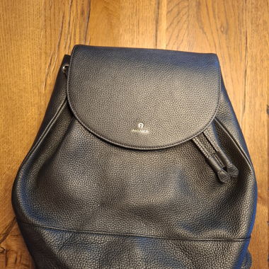 Sac à dos en cuir Aigner noir