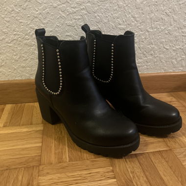 Bottines noires à talon taille 38