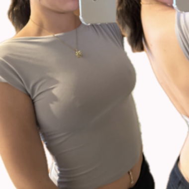 Lot de 1top gris dos nue et un body beige dos nue 