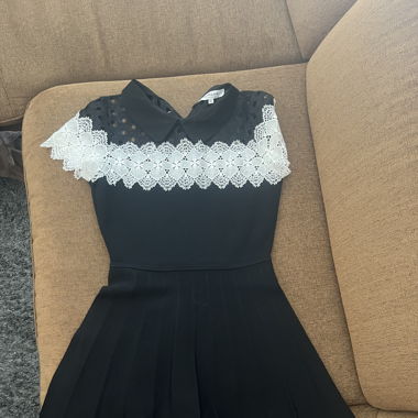Vestito con colletto Claudine