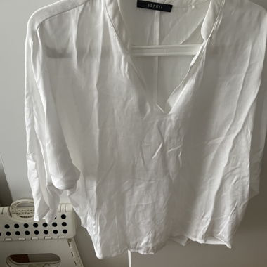 Esprit weisse Bluse mit V-Ausschnitt