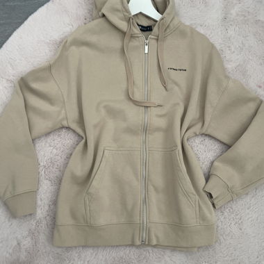 Beiger Kapuzenpullover mit Reissverschluss