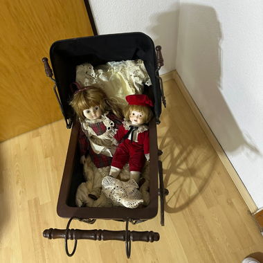 Poupées et chariots