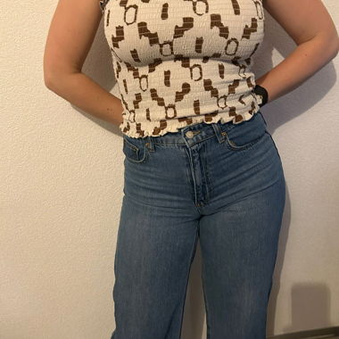 Top a fascia smockato beige e marrone