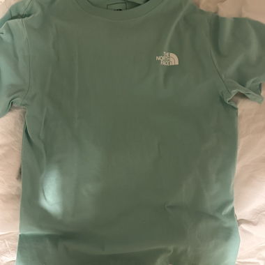 BRAND NEW the north face shirt
