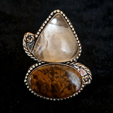 Anello con più pietre naturali