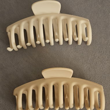 2 large hair clips
